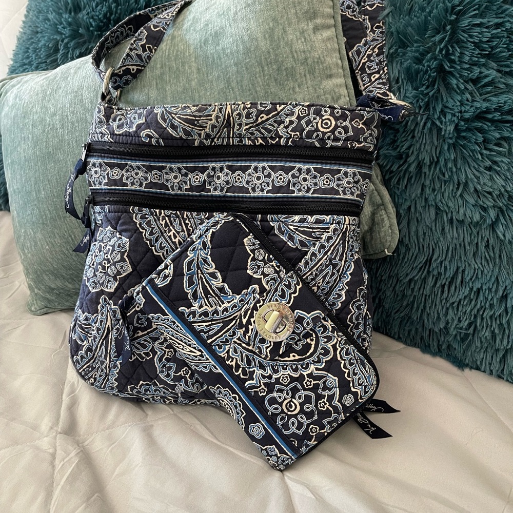 Vera Bradley blue paisley messenger bag